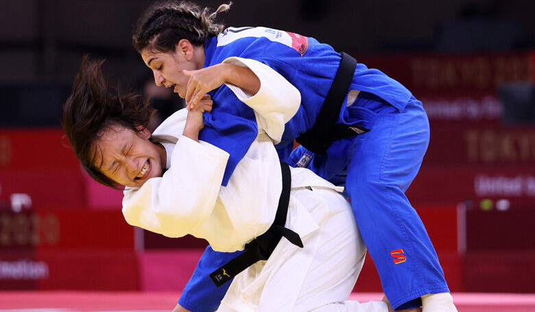 廣瀬順子選手が国際大会で技をかけている様子。視覚障害者柔道とはページへ