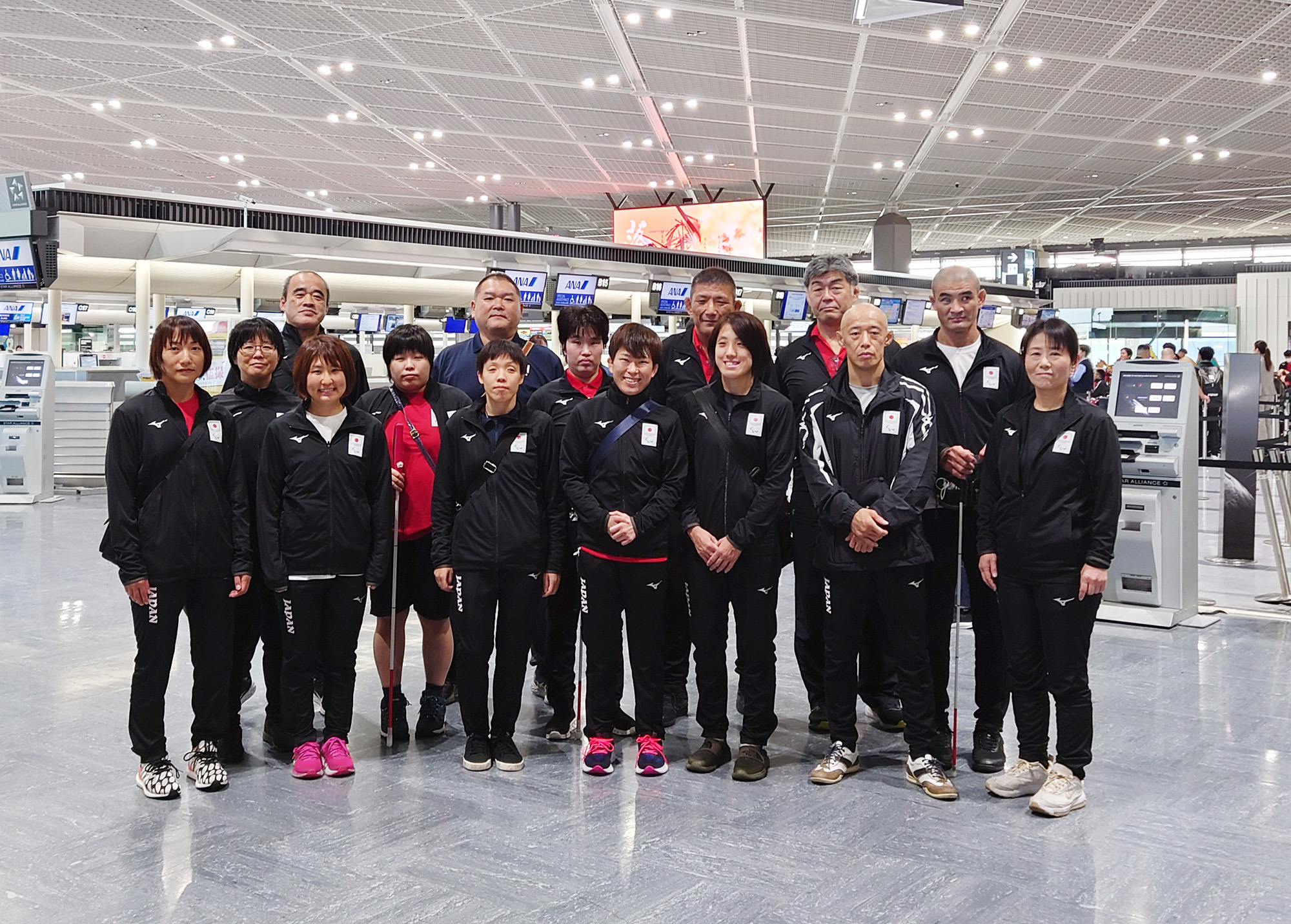 日本代表選手団の海外遠征時の空港での様子